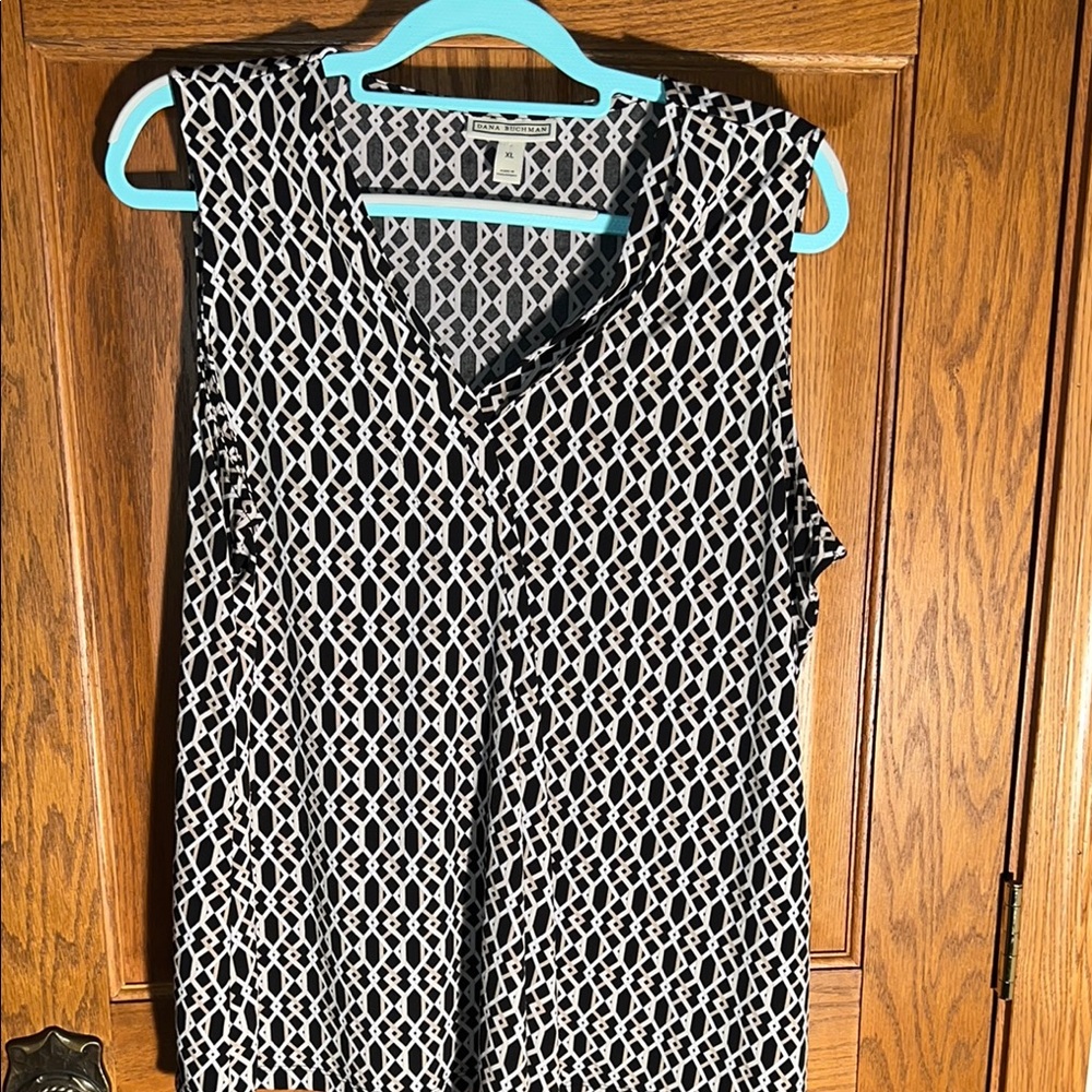 Patterned Black and White & Tan Sleeveless Top